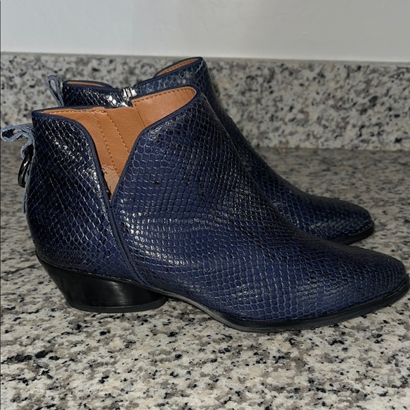 FRANCO SARTO Sloan Bootie Navy Blue Python Print Leather size 6.5 Ankle Bootie. - Picture 5 of 17